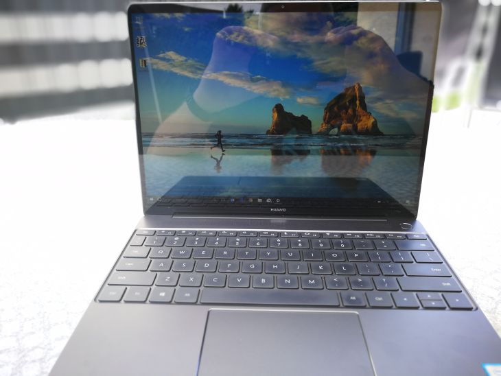 Huawei Matebook X Test Front Display