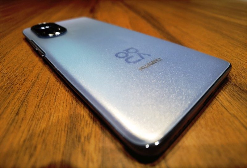 HUAWEI nova 9 Test: Guter Allrounder mit einem Aber 22 HUAWEI nova 9 Test Rückseite nah
