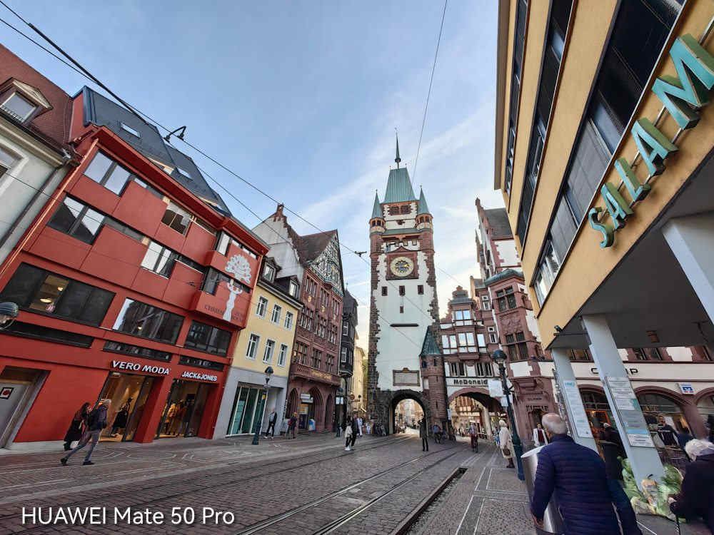 Kameravergleich - HUAWEI Mate 50 Pro vs. HUAWEI P50 Pro 32 HUAWEI Mate 50 Pro Ultraweitwinkel Kamera 1